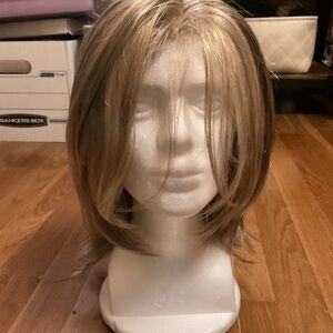 Elegant Light Brown Women's Wig